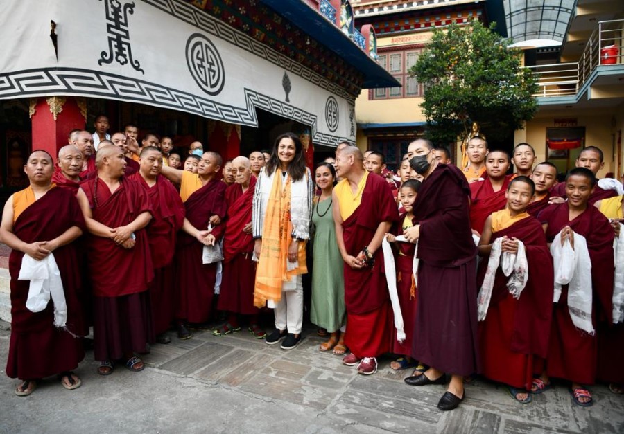 Visiting US official meets with Tibetan refugees  in Kathmandu