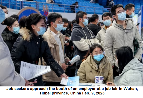 At Job Fairs in China, Employers Are Thrifty, Applicants Timid: Report
