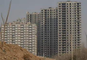 Chinese property giant Country Garden extends losses on debt worries: report