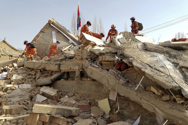 Quake-hit Tibetans get scarce aid from Beijing